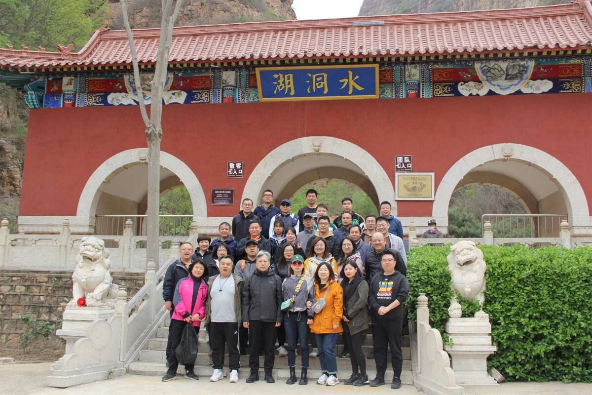 公司工會(huì)組織員工開(kāi)展春游活動(dòng)